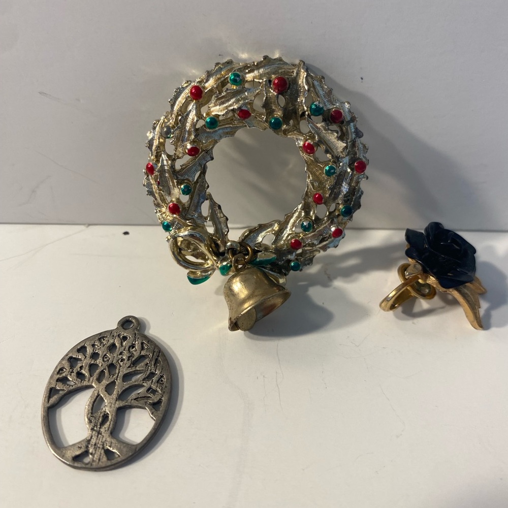 Women’s Brooch’s